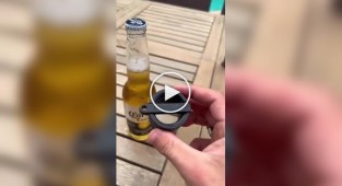 Оригинальная открывалка для бутылок