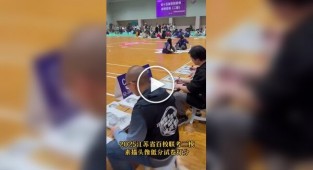 От копии к шедевру: оценка работ учеников на китайском екзамене по искусству