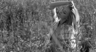 Обнаженные девушки на снимках Артема Чиркова (35 фото)